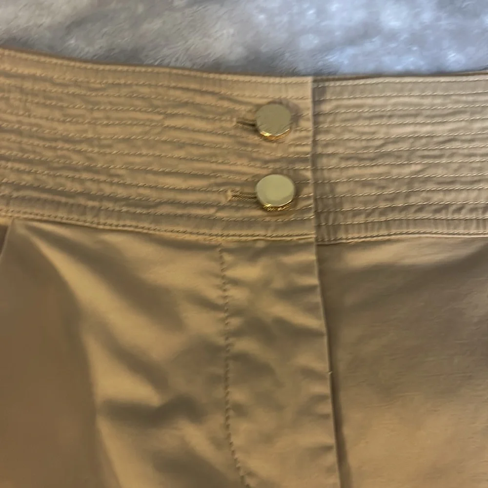 Tory Burch Clarence short in tan